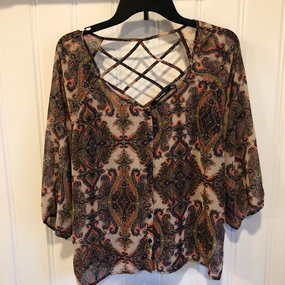 Button up blouse with a cross pattern back